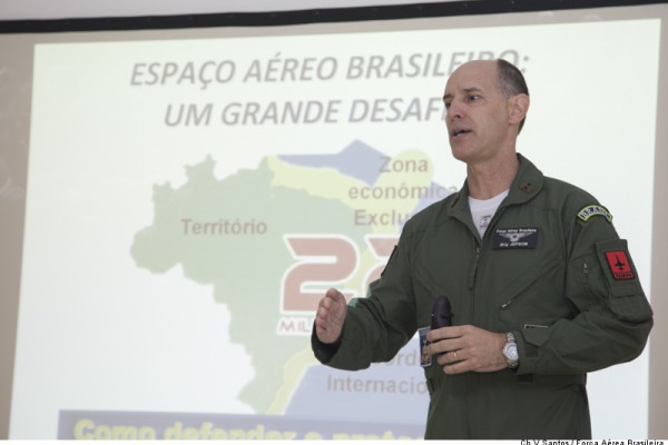 Brigadeiro Jefson apresenta o COMDABRA  Sgt Bruno Batista / Agência Força Aérea