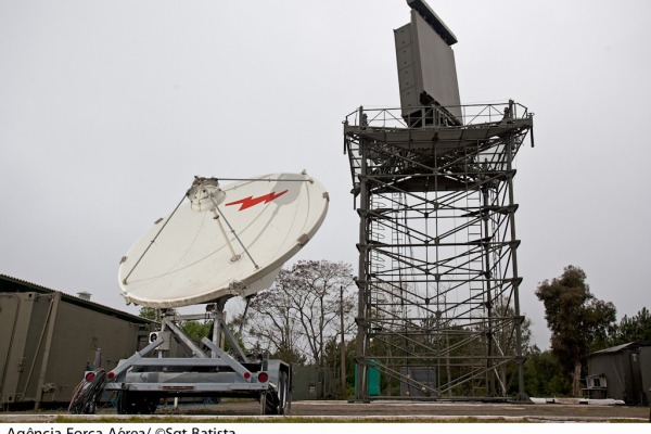 Radar e antena do 1° GCC  Sgt Bruno Batista / Agência Força Aérea