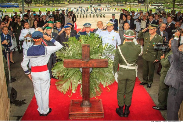 Veteranos de guerra e ex-combatentes foram homenageados