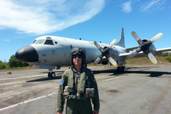 As aeronaves P-3AM da Força Aérea Brasileira têm militares preparados para localizar submarinos entre os sons do fundo do mar