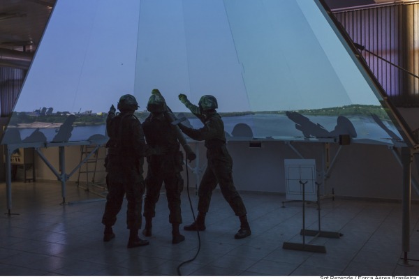 Simulador do míssil Igla-S é usado para treinamento  Sargento Rezende/Agência Força Aérea
