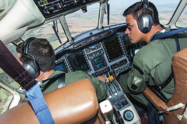 Cabine do C-95 após a modernização  Sgt Johnson Barros / Agência Força Aérea