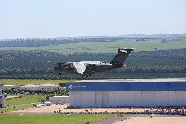 Primeiro voo do KC-390, em fevereiro  Embraer