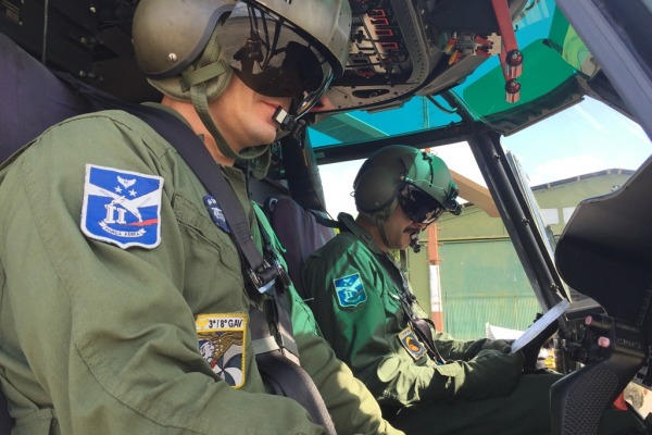 As instruções práticas no H-36 Caracal foram ministradas por equipes do Esquadrão Falcão, que implantou o helicóptero em 2011