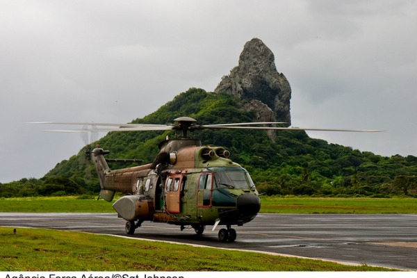 H-34 Super Puma em Fernando de Noronha  Sgt Johnson Barros / Agência Força Aérea