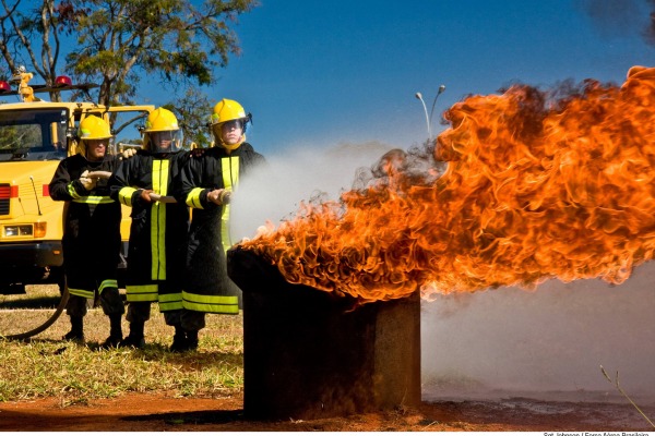  O militar é responsável pela prevenção, salvamento e combate a incêndio em aeródromos