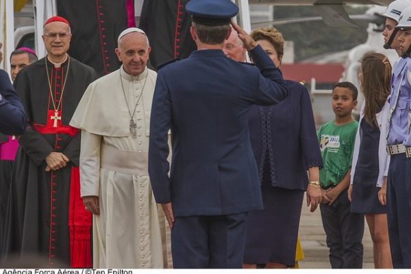 Continência na recepção do Papa Francisco  Sgt Johnson Barros / Agência Força Aérea