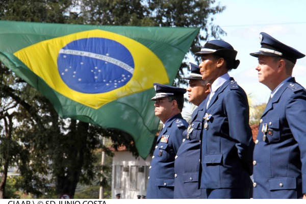 A homenagem ao patrono da Aeronáutica foi realizada em 23 cidades brasileiras e 21 países; 613 pessoas receberam medalha