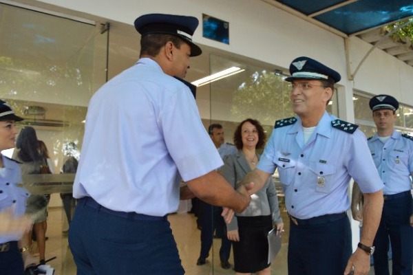 Diretor recebe o Exmo. Sr. Ten Brig Ar Aquino  1S BFT Pessanha