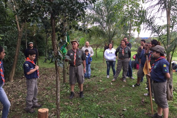 Grupo de 13 jovens participou de instruções sobre cooperação e liderança