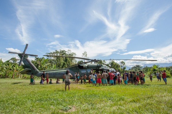 Pouso em aldeia indígena  Cabo Vinícius Santos / Agência Força Aérea