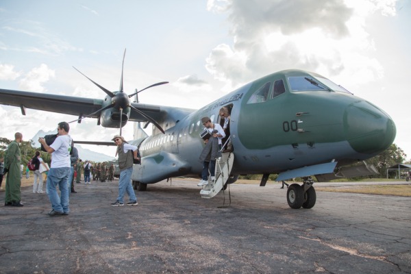 Desembarque em Maturacá  Cabo Vinícius Santos / Agência Força Aérea