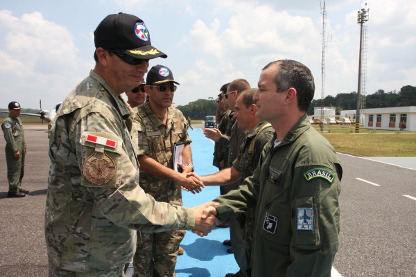 Apresentações de militares da FAB e da FAP  Ten Humberto/Agência Força Aérea