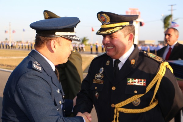 Coronel Studart recebendo a homenagem  S1 Hélio