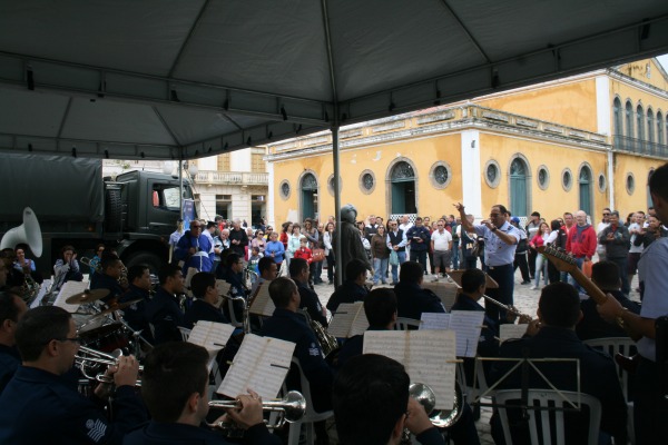 Banda de Música abriu as comemorações do mês da Força Aérea. Floripa Shopping tem exposição até quinta-feira (08/10)