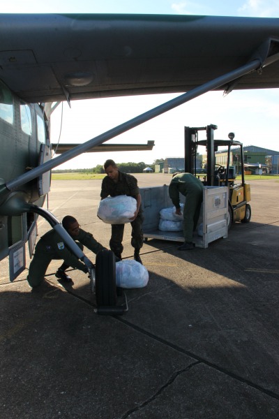 Embarque das doações na Base Aérea de Canoas  Ten Fabiana Cintra @ ACS-5