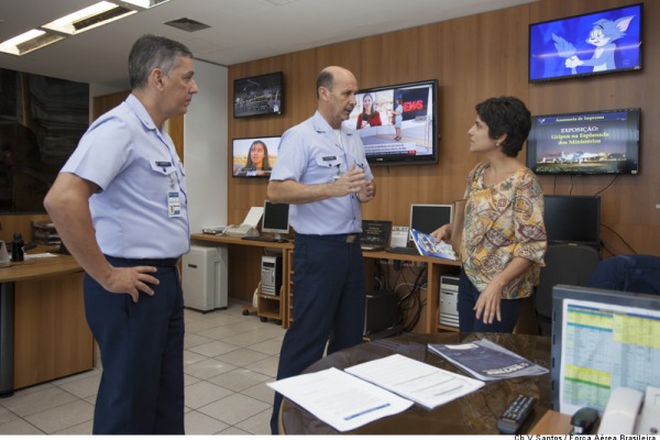 Fernanda Melazo visitou os vários setores de relacionamento da Aeronáutica com a sociedade brasileira