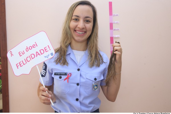 Civis e militares participaram da campanha para fabricação de perucas Civis e militares participaram da campanha para fabricação de perucas