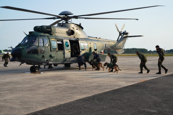 Treinamento para desembarque do helicóptero  S2 Erison (1º/8º GAV)