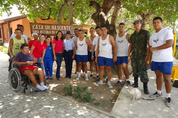 Funcionários e assistidos da Sol Nascente  Soldado Hélio / BAFZ