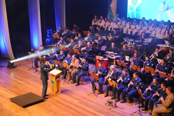 O evento, em comemoração ao Dia do Aviador, contou com a participação de 30 músicos