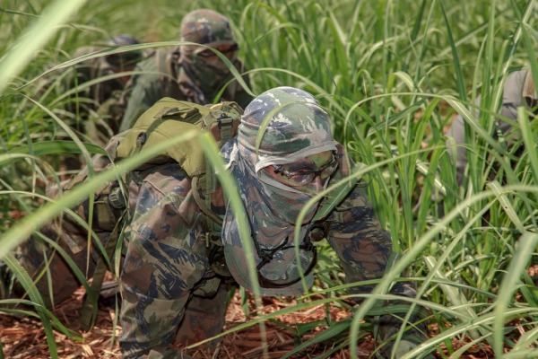 Cadetes durante a opera��o.