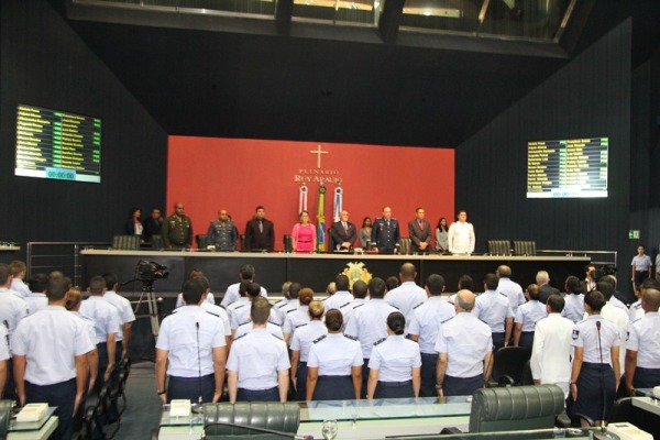 Força Aérea recebe homenagem na ALEAM  Soldado F. Silva