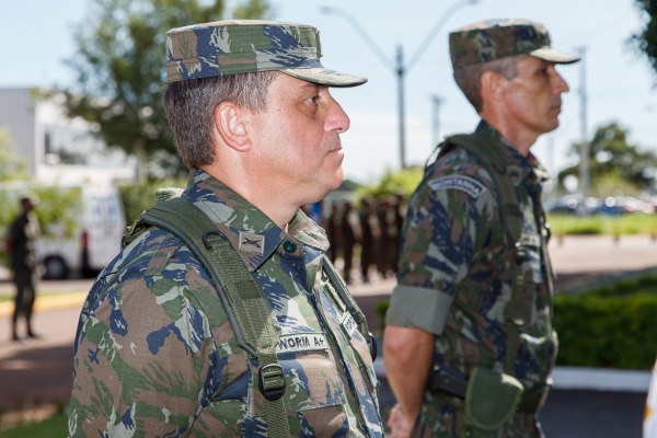 Novos comandantes assumiram Brigada de Defesa Antiaérea e Subchefia de Segurança e Defesa nesta quarta-feira (25/11)