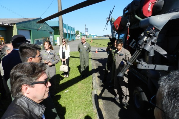 Aeronaves A-1, RQ-450 e H-60 Black Hawk operam a partir da Base Aérea de Santa Maria