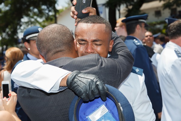 Emoção no momento da formatura  Agência Força Aérea/Cabo Feitosa
