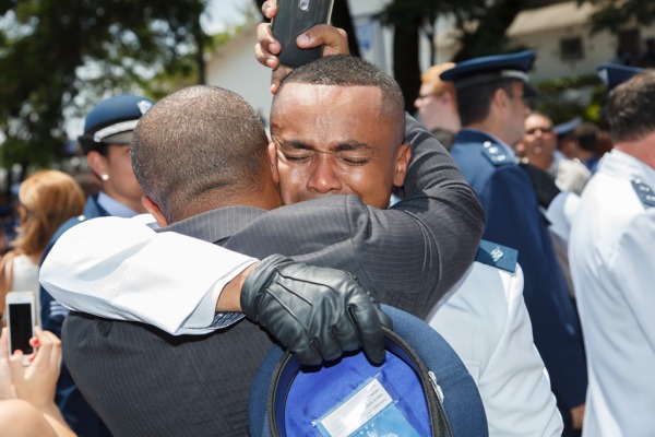 Emoção no momento da formatura  Agência Força Aérea/Cabo Feitosa