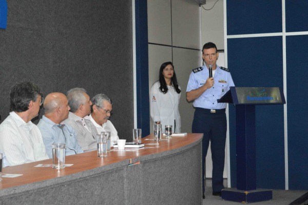 Coronel Santoro representou a FAB na reunião  S2 Canário