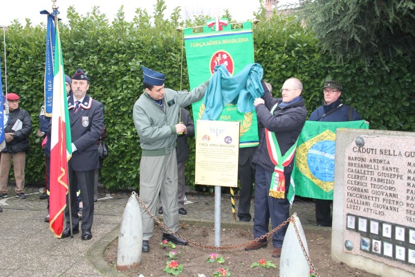 Descerramento de placa comemorativa  Adidância Militar