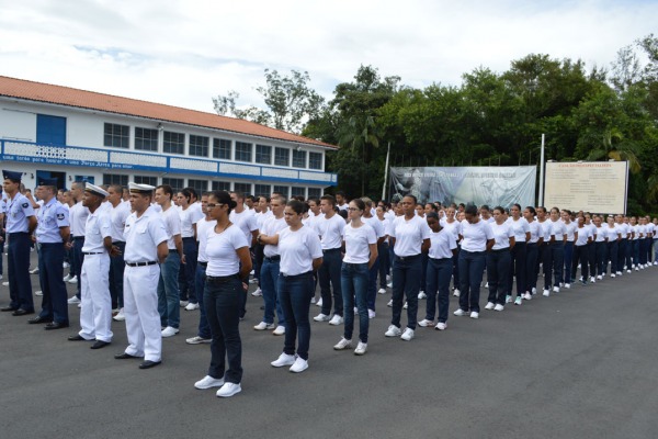 Mais de 450 jovens iniciam a formação em três cursos de carreira militar