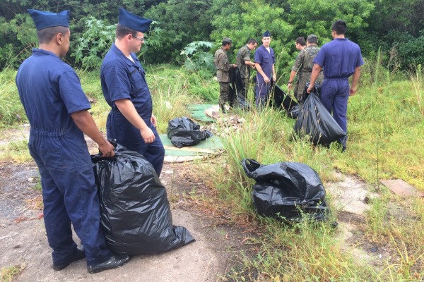 Militares do efetivo do Quinto Comando Aéreo Regional se engajaram em mutirão