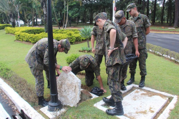 Militares da BASP combatem focos de proliferação  S1 Queiroz/BASP