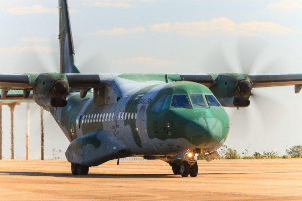 Mecânicos de A-29 Super Tucano de Campo Grande também são formados para a manutenção do C-105