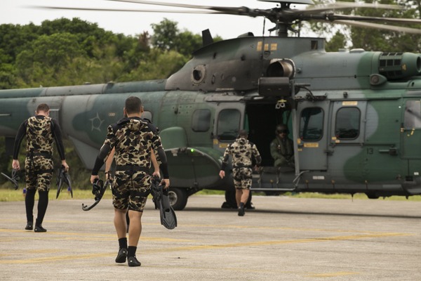 Até o final desta semana, pilotos e tripulantes realizarão simulações de busca e salvamento na terra e no mar