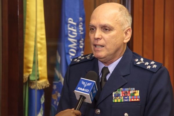  O Oficial-General vai comandar o órgão que gerencia os recursos humanos do Comando da Aeronáutica