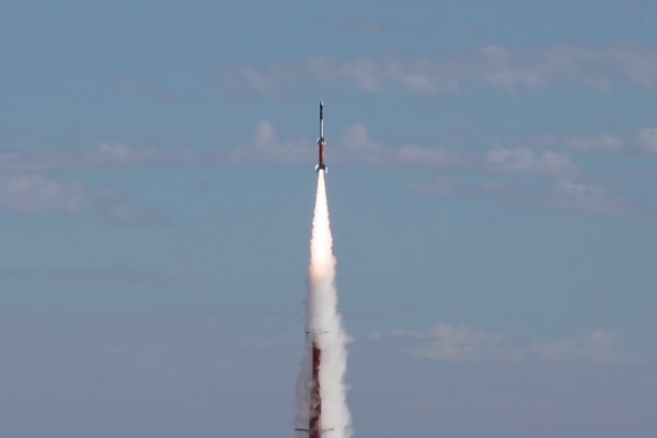 O primeiro estágio do artefato foi produzido pelo Instituto de Aeronáutica e Espaço (IAE), unidade do Departamento de Ciência e Tecnologia Aeroespacial