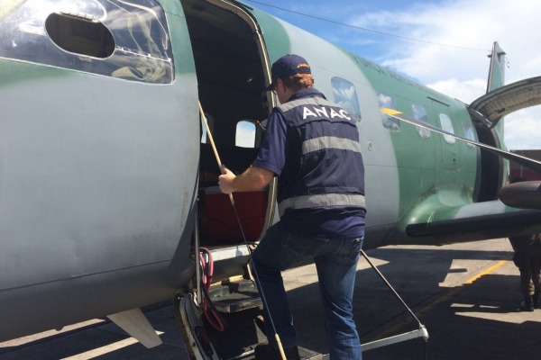 Agentes da ANAC, do Ibama e das Polícias Federal e Civil foram transportados para cidades próximas a Bolívia