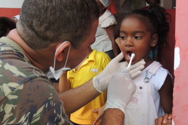 População foi atendida por médicos e dentistas, fonoaudiólogos, fisioterapeutas e psicólogos