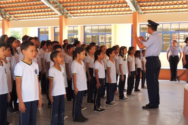 Local atende mais de cem crianças, de 7 a 14 anos, no ensino fundamental 