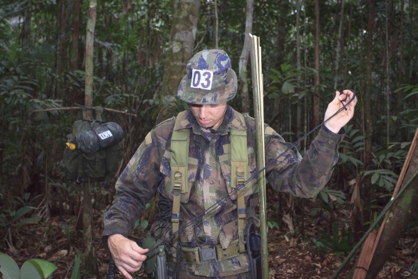 Curso reproduz cenário que um sobrevivente de acidente aéreo encontraria na selva amazônica