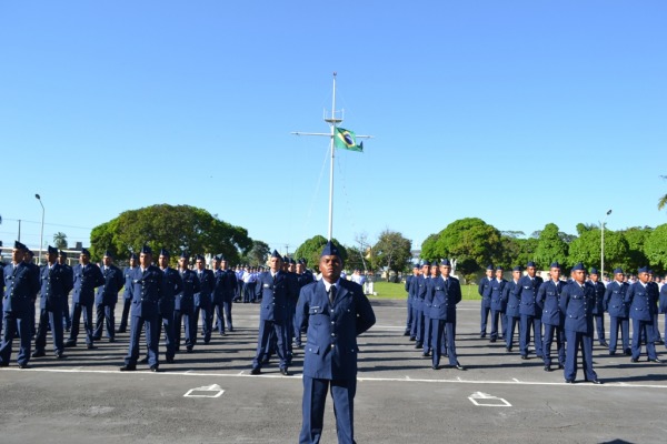 Primeiro lugar e soldado padrão em destaque | CB N Farias