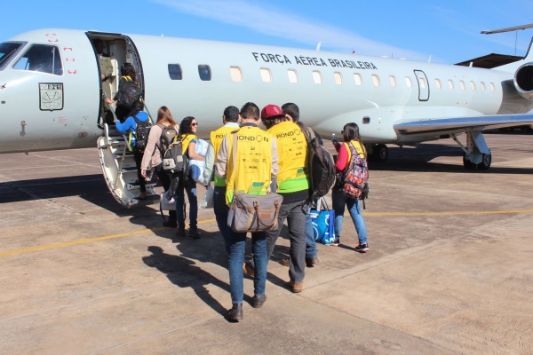 Os estudantes foram transportados em duas aeronaves C-99