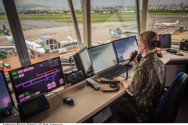 Vagas são para controle de tráfego aéreo e guarda e segurança