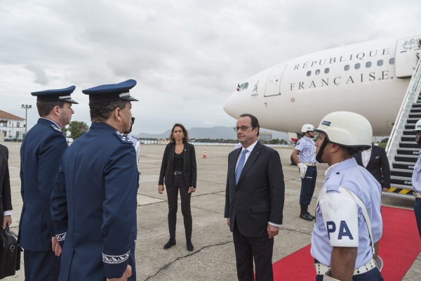 Presidente da França chegou às 6h30 desta quinta-feira (04/08)