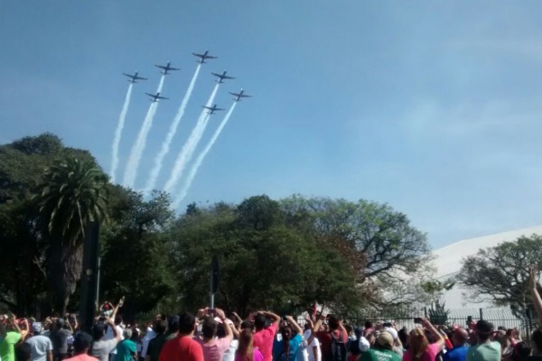 Aeronaves realizaram manobras sobre o Parque do Ibirapuera no domingo (24/07)