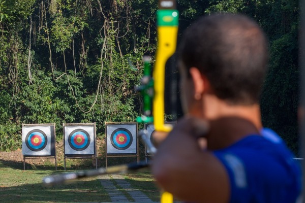 Dos seis atletas que compõem as equipes masculina e feminina, cinco são sargentos da Aeronáutica